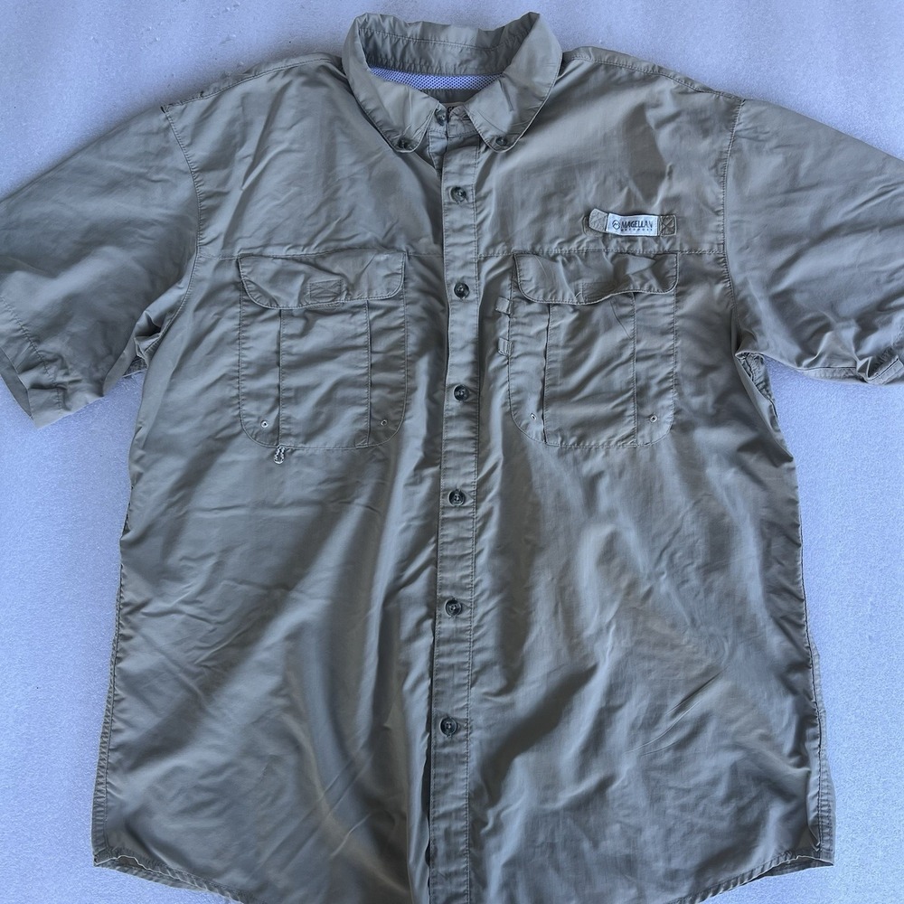 Magellan Outdoors Fish Gear Relaxed Fit Men's Large Khaki Button Down